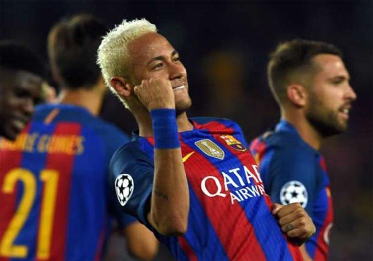 تصريحات.. نيمار: سواريز غير مقتنع لصبغ شعره أصفر