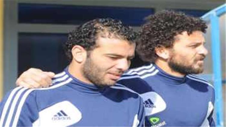 جلسة تحفيزية للاعبي الأهلي بواسطة غالي ومتعب