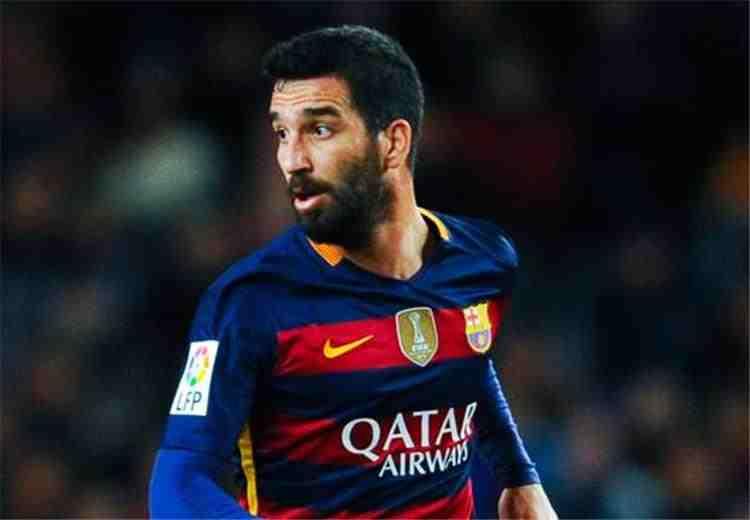 بروسيا دورتموند يستهدف ضم "خليفة مخيتاريان" من برشلونة