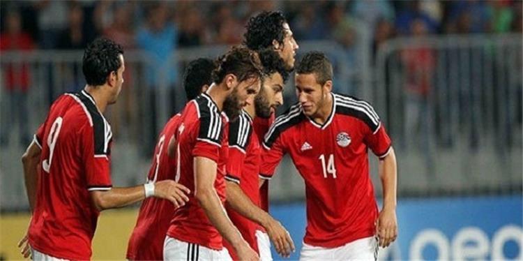 نهاية الشوط الأول.. ودية مصر وغينيا (1-0)
