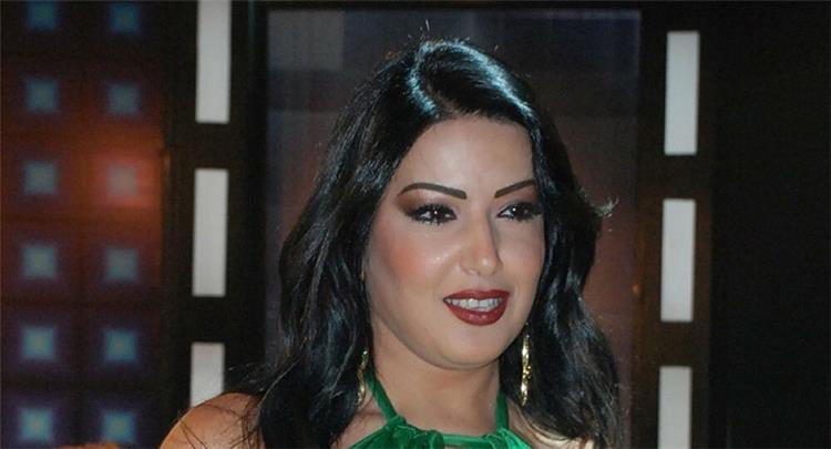 سمية الخشاب تغرد: ‏الفلوس مبتعملش class ولا بتعمل ولاد ناس.. من تقصد؟!