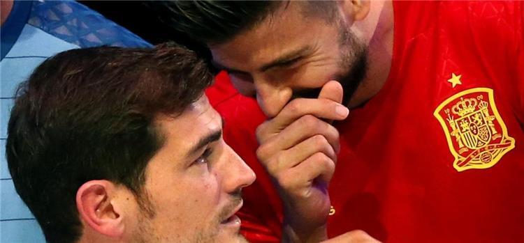 كاسياس يصف بيكيه بالأحمق.. ومدافع برشلونة يرد: هكذا قال عنك بيريز!