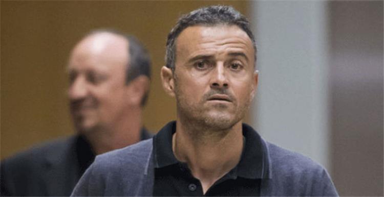 تجديد عقد إنريكي ليس في أجندة برشلونة في الوقت الحالي