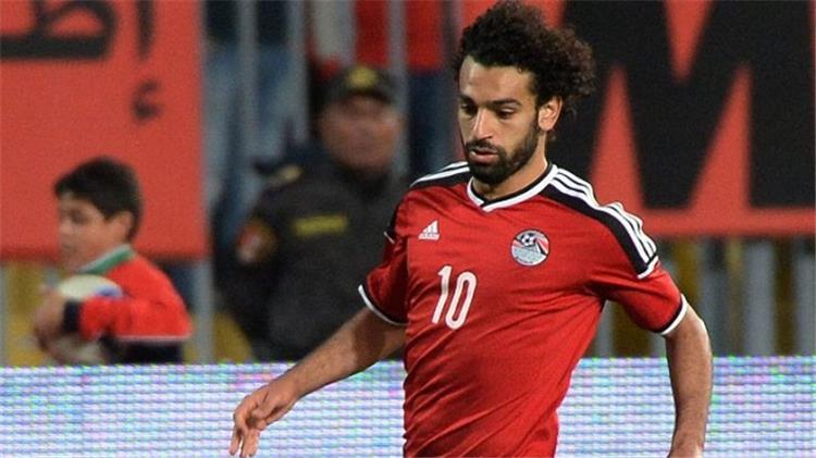 أخبار.. موقع إيطالي: تأشيرة السفر تحمل الحظ السيء لصلاح وقد يغيب عن لقاء مصر أمام الكونجو