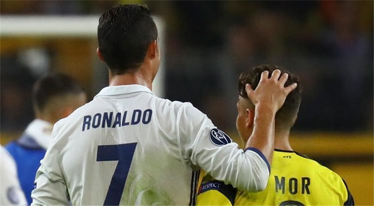 سوشيال_بطولات .. لاعب بروسيا دورتموند: أشكرك كريستيانو كونك الدافع بالنسبة لي كل يوم
