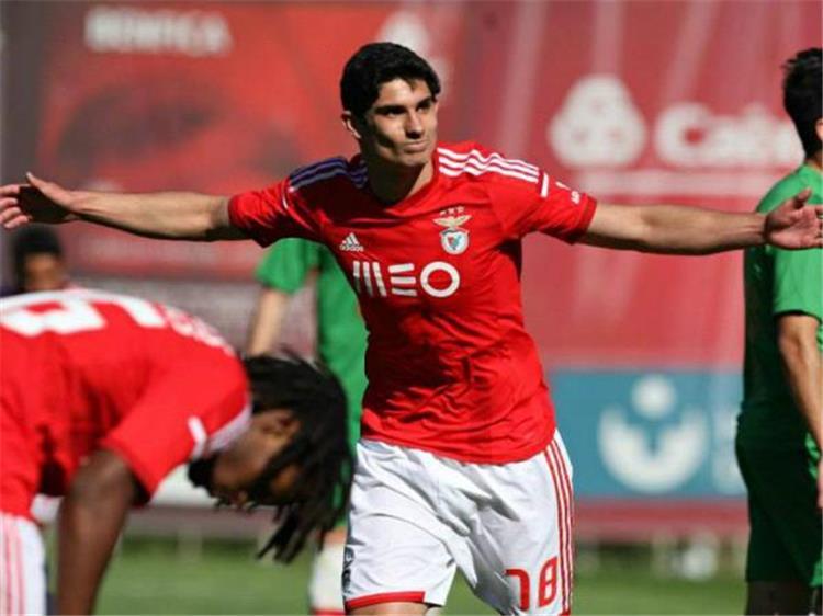 ميركاتو الشتاء.. بنفيكا لا يمانع بيع "كريستيانو القادم" لمانشستر يونايتد ولكن!