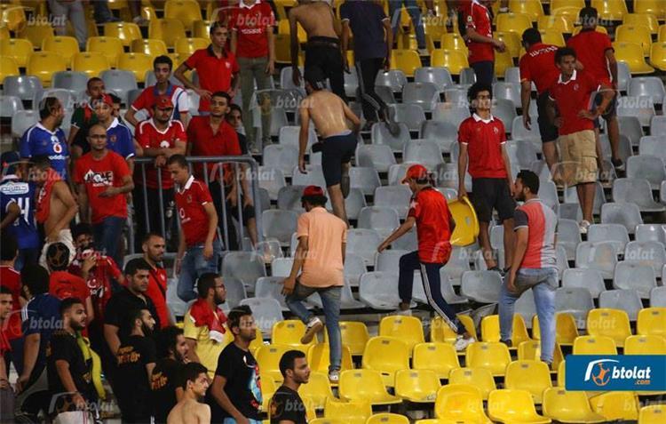  الالتراس يحطم مدرجات ملعب برج العرب ويصطدم بالأمن