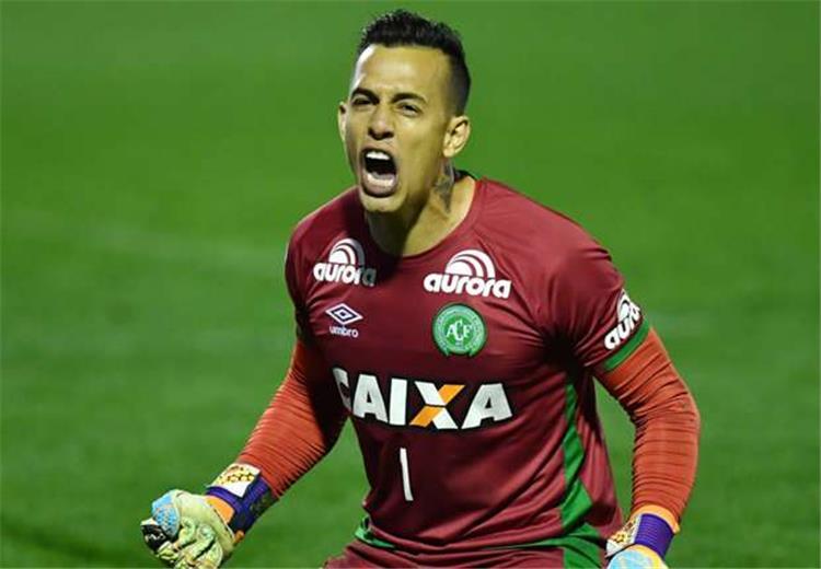 أخبار.. حارس شابيكوينسي الراحل يتوج بجائزة أفضل لاعب في البرازيل هذا العام