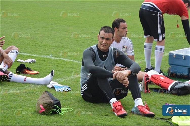 خالد بيومي يميز الحضري بتهنئة خاصة