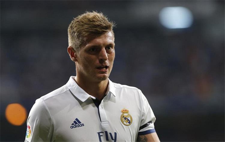 ريال مدريد يقترب من تجديد عقد توني كروس