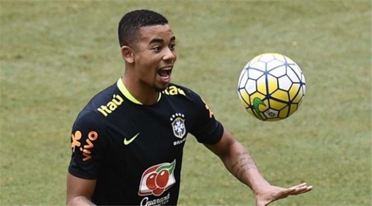 تصريحات| لاعب مانشستر سيتي: رفضت اليوفي والإنتر لأنني عاشق للميلان.. ويكشف سبب انضمامه للسيتيزين