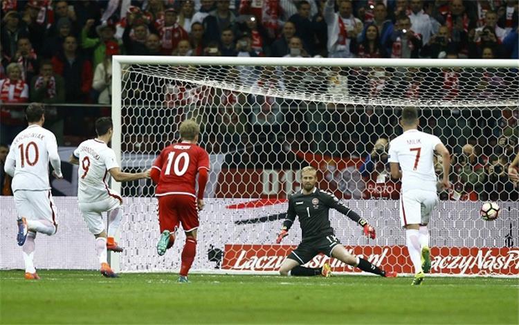 تصفيات_المونديال.. " هاتريك " ليفاندوفسكي يقود بولندا للفوز على الدانمارك.. وإيرلندا الشمالية تفوز برباعية على سان مارينو