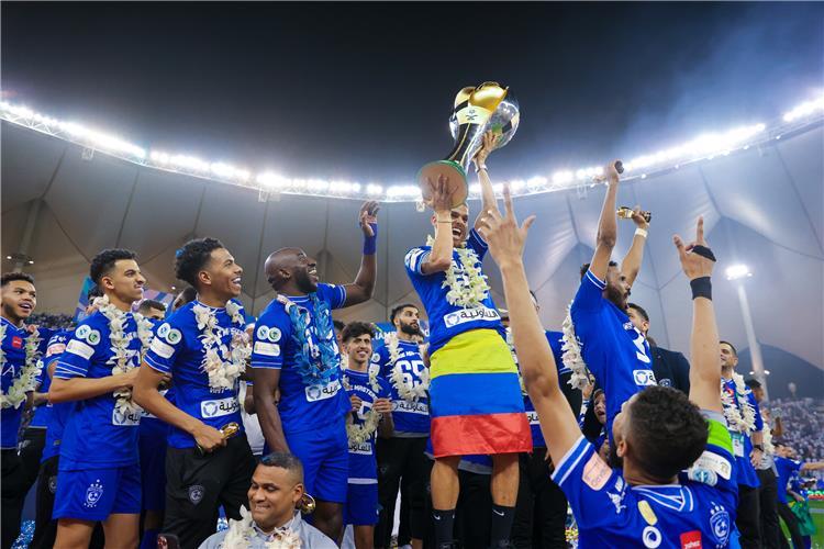 مانشستر يونايتد يوجه رسالة لـ الهلال ولاعبه السابق على التتويج بالدوري السعودي