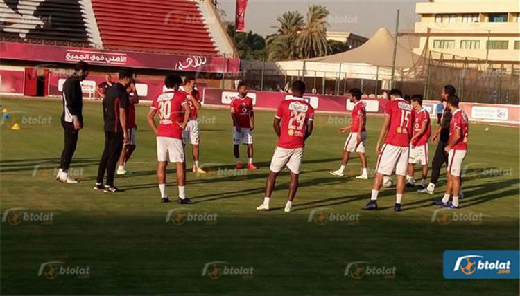 البدري يركز على التسليم والتسلم في تدريبات الأهلي
