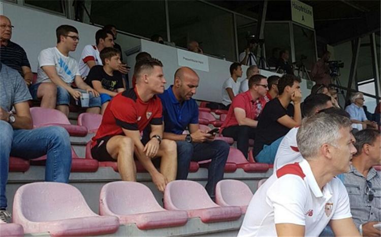 مستقبل جاميرو.. برشلونة أم أتلتيكو مدريد؟ استبعاد جاميرو من مباراة إشبيلية الودية يؤكد اقترابه من الرحيل