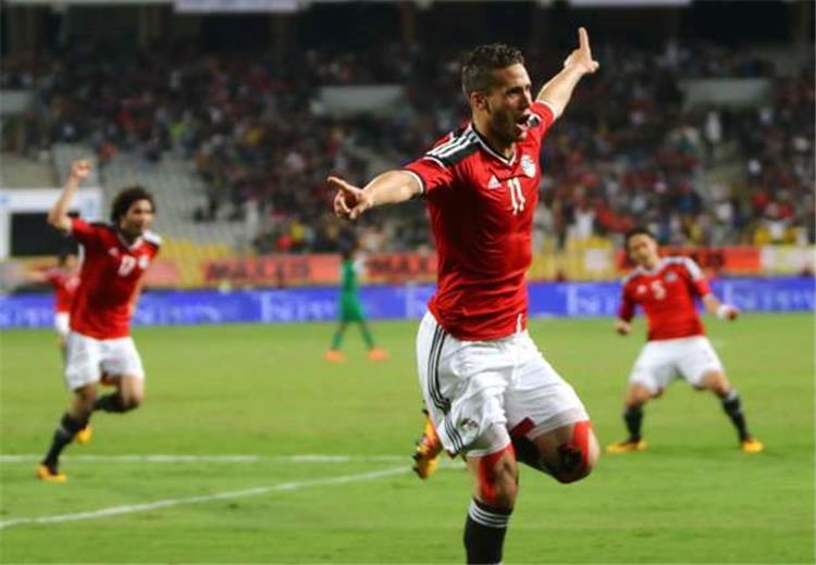 مدرب ستوك سيتي يعدد مزايا رمضان صبحي ويصفه بالـ"الموهبة الكبيرة"