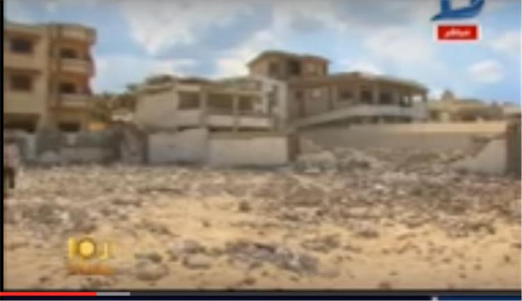 بالفيديو.. رئاسة حي بالإسكندرية تهدم عقارًا وبداخله السكان 