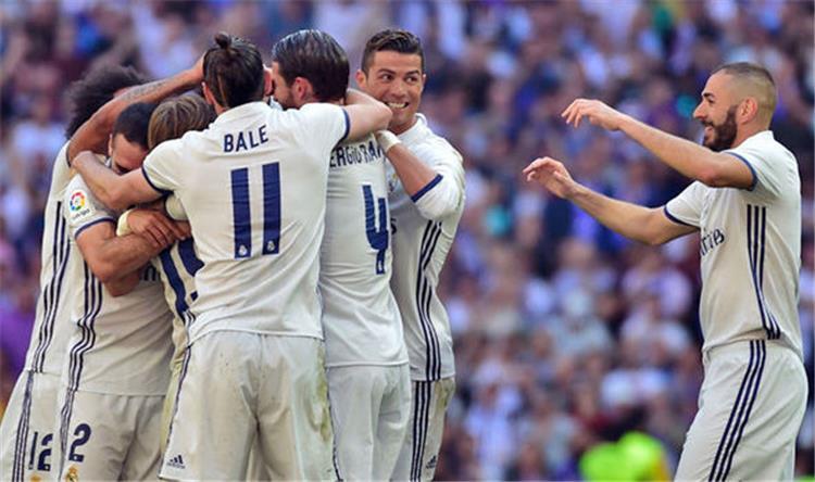 أخبار.. لاعبو ريال مدريد يتندرون على هزيمة برشلونة ويتبادلون النكات في " واتس آب "