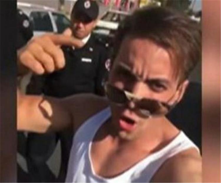 ما قصة الشاب الثري الذي أغضب المغاربة على فيسبوك؟