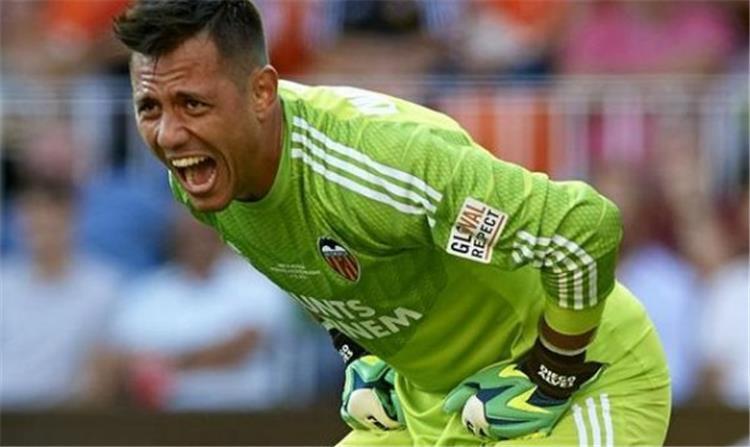 برشلونة يقترب من التعاقد مع حارس فالنسيا