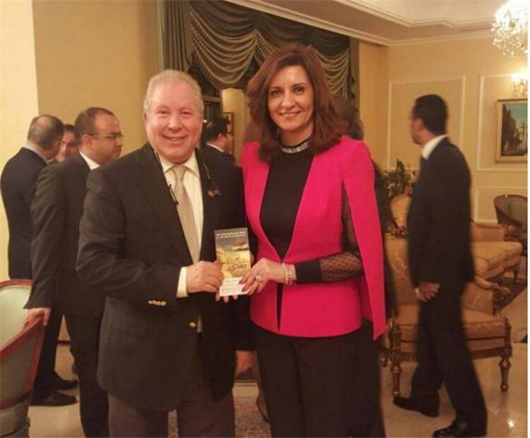 نبيلة مكرم أشيك وزيرة عربية بمهرجان عاصمة الموضة العربية