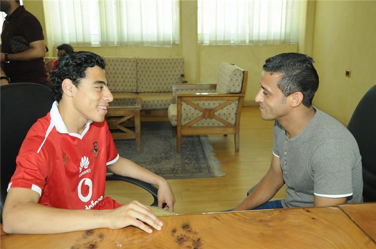 أكرم توفيق: أنا أهلاوي رغمًا عن عائلتي الزمالكاوية 